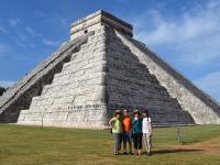 Family at Chichén Itzá
